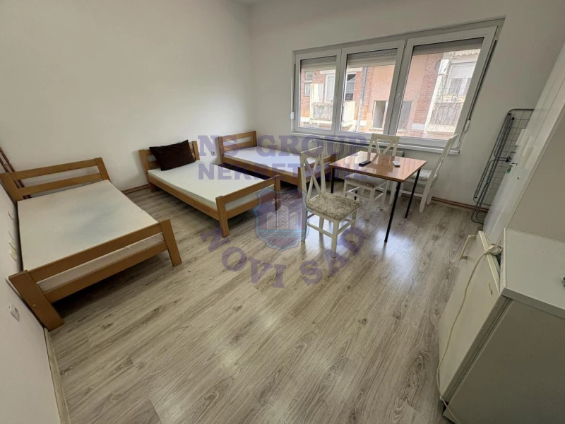 lokal na prodaju Inđija 174m2 570146
