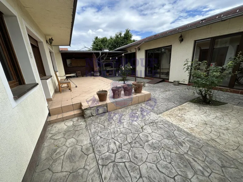 kuca na prodaju Veternik 220m2 570262