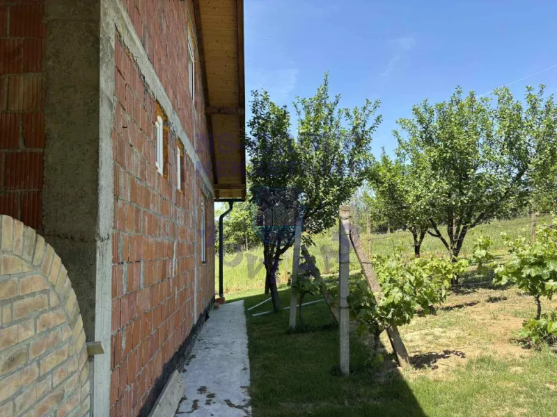 kuca na prodaju Irig 205m2 570602