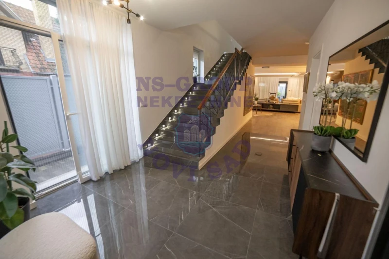 kuca na prodaju Novi Sad 310m2 570616