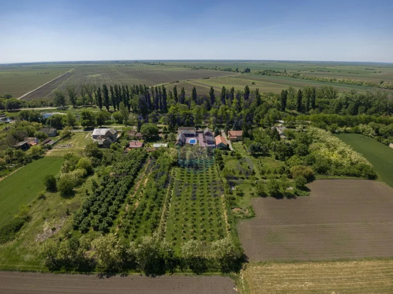 lokal na prodaju Sivac 176m2 570131