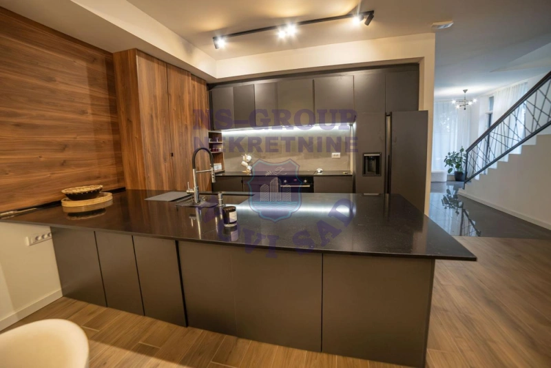 kuca na prodaju Novi Sad 310m2 570616