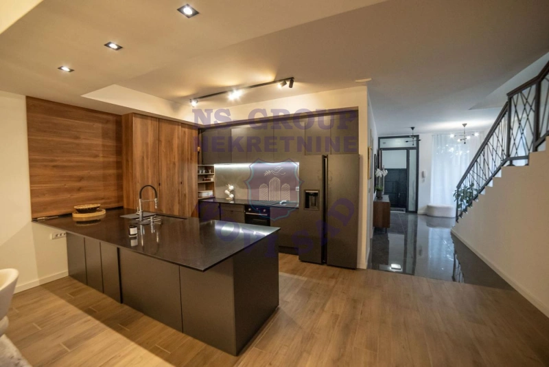 kuca na prodaju Novi Sad 310m2 570616