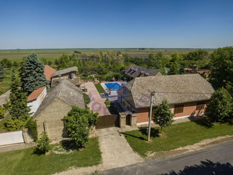 lokal na prodaju Sivac, 176m2 570131