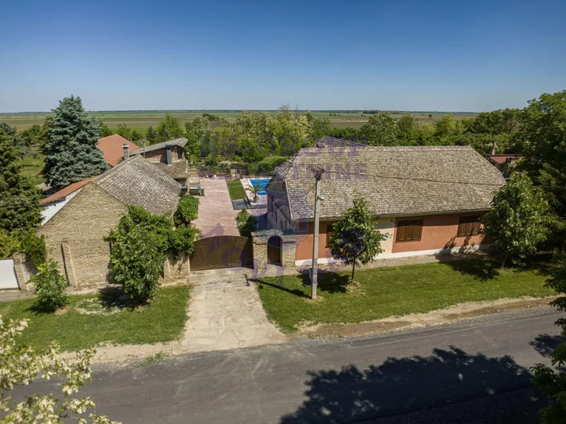 lokal na prodaju Sivac 176m2 570131