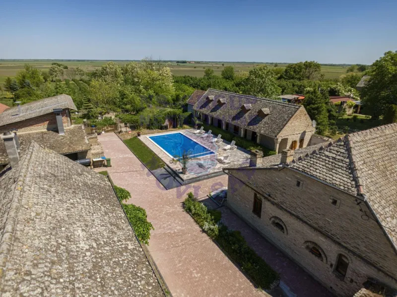 lokal na prodaju Sivac 176m2 570131
