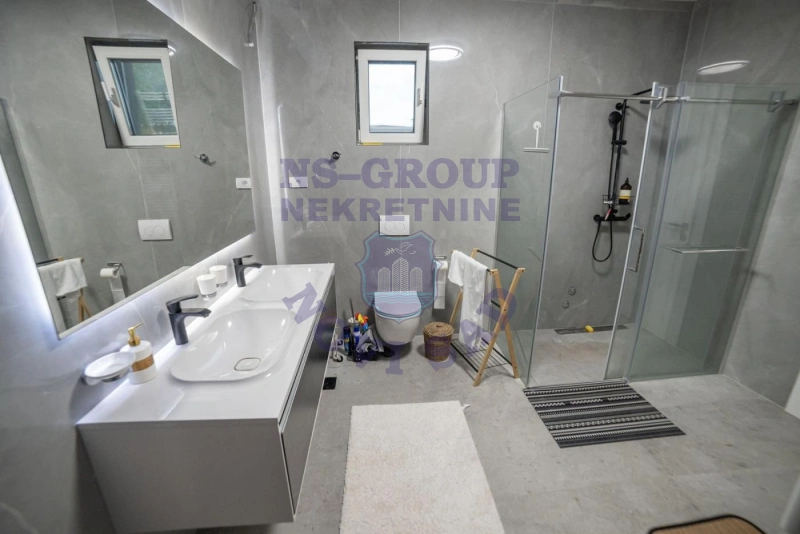kuca na prodaju Novi Sad 310m2 570616