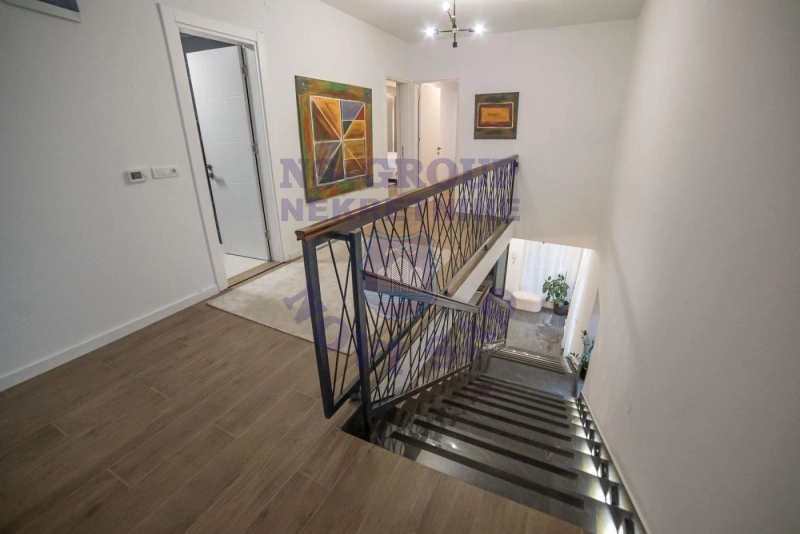 kuca na prodaju Novi Sad 310m2 570616