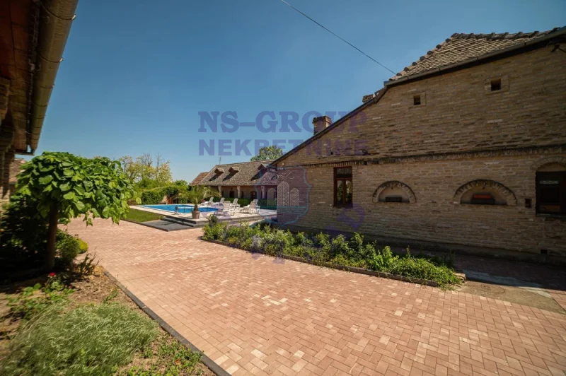 lokal na prodaju Sivac 176m2 570131