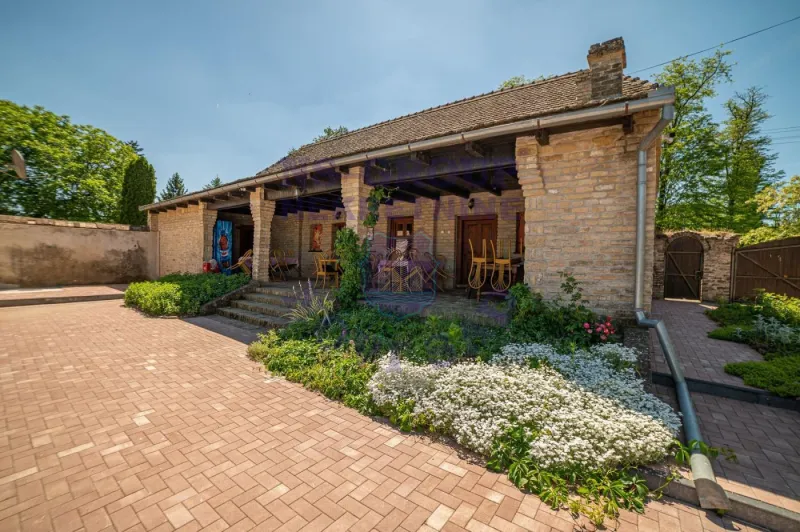 lokal na prodaju Sivac 176m2 570131