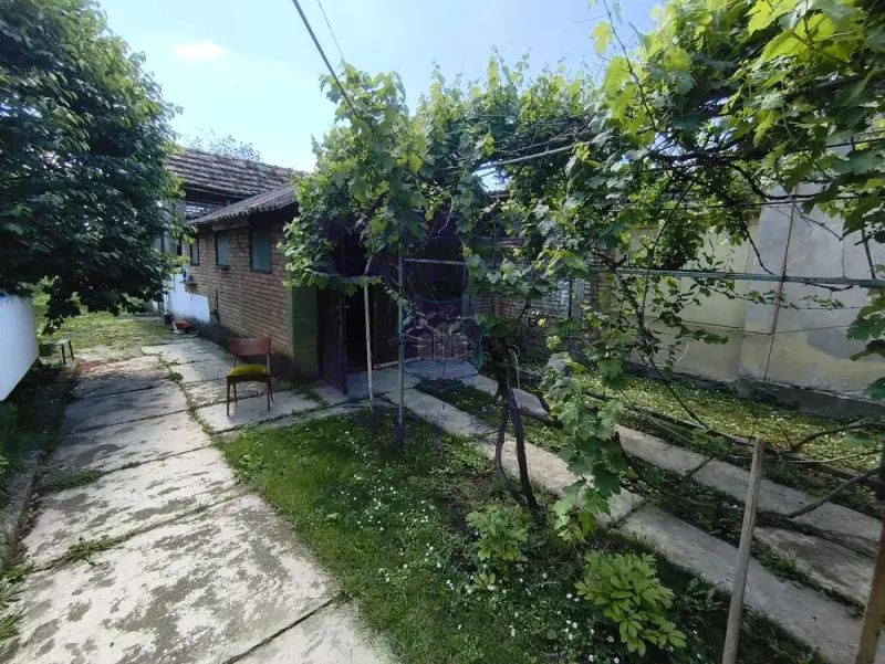 kuca na prodaju Bački Jarak 136m2 570789