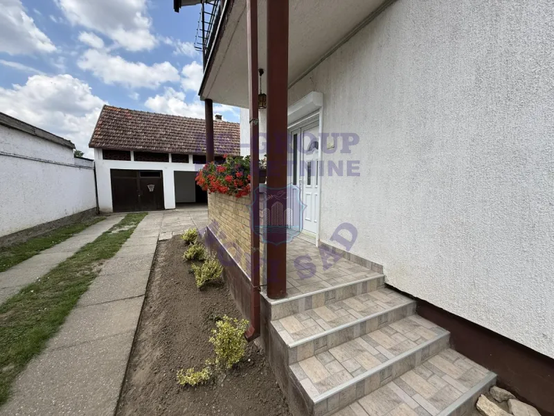 kuca na prodaju Čelarevo 200m2 571196