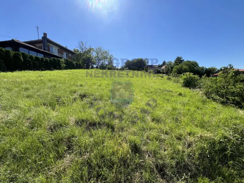 plac za izdavanje Sremska Kamenica, 1395m2 508465