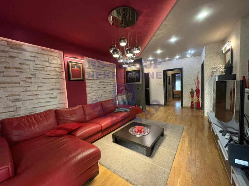 stan na prodaju Novi Sad, 140m2 571661