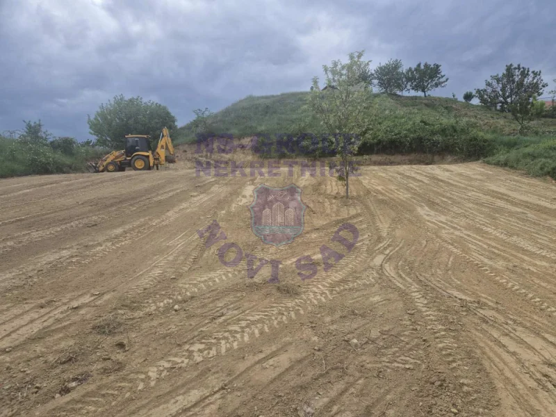 plac na prodaju Sremska Kamenica 560m2 547153