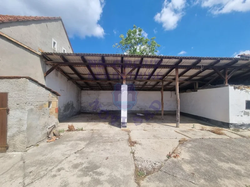kuca na prodaju Pivnice 235m2 571621