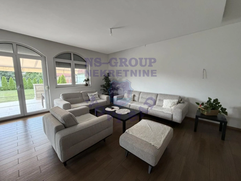 kuca na prodaju Inđija, 380m2 572264