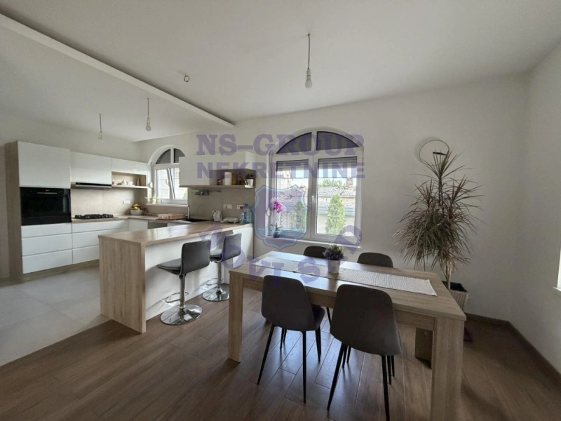 kuca na prodaju Inđija 380m2 572264