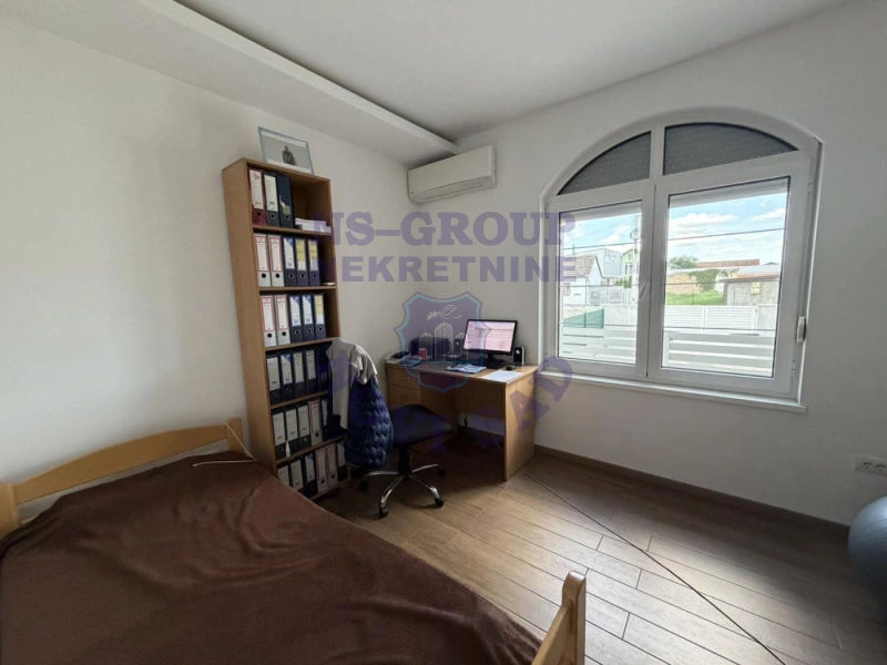 kuca na prodaju Inđija 380m2 572264