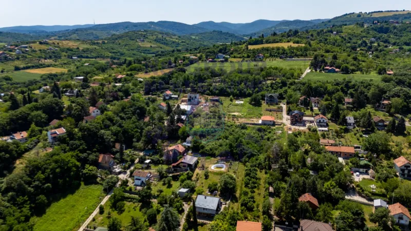 plac na prodaju Ledinci 858m2 552325