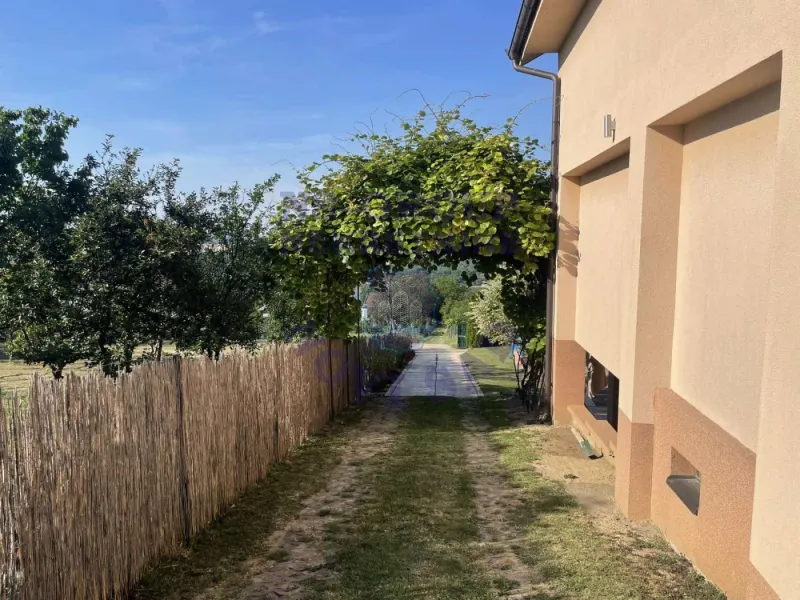 kuca na prodaju Stari Slankamen 153m2 572392