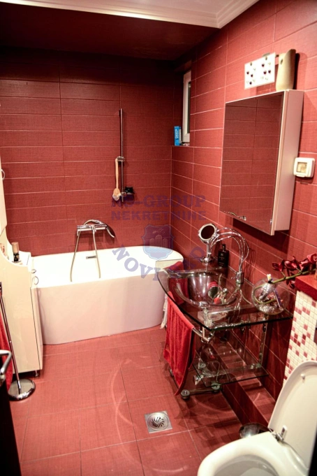stan na prodaju Novi Sad 140m2 571661