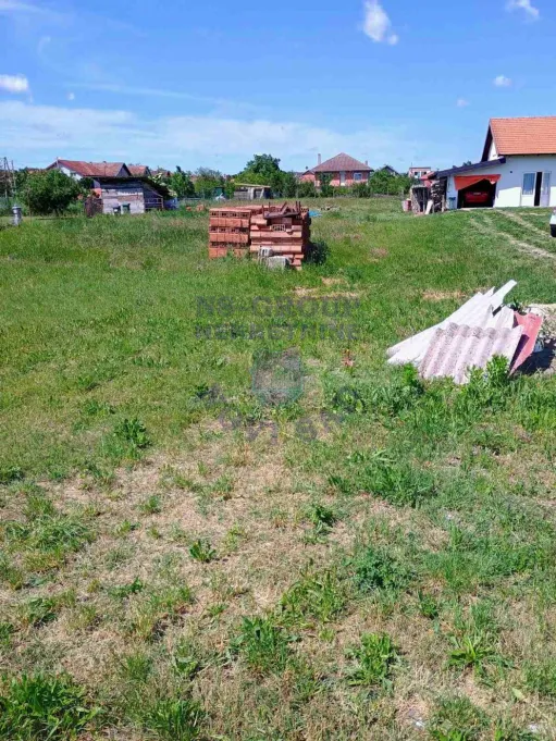 plac na prodaju Begeč 1638m2 572945
