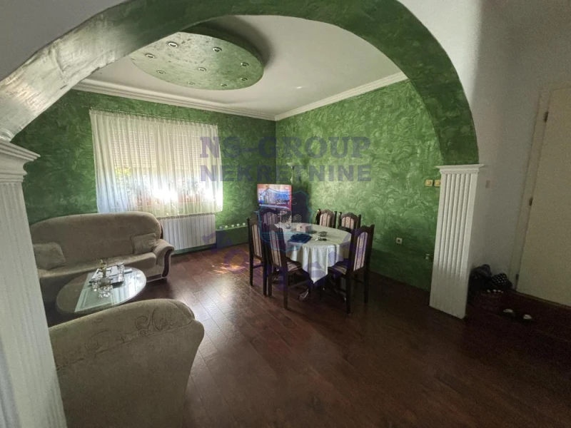 kuca na prodaju Bački Jarak 218m2 573116