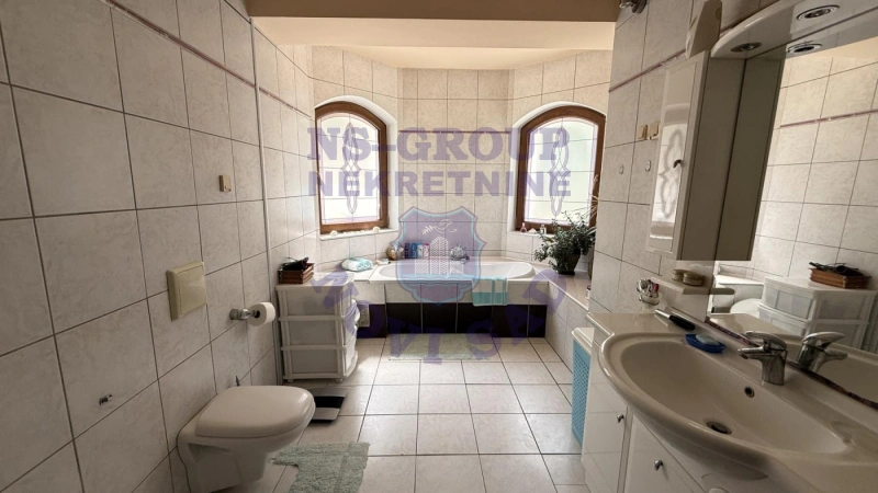 kuca na prodaju Sremska Kamenica 336m2 573373