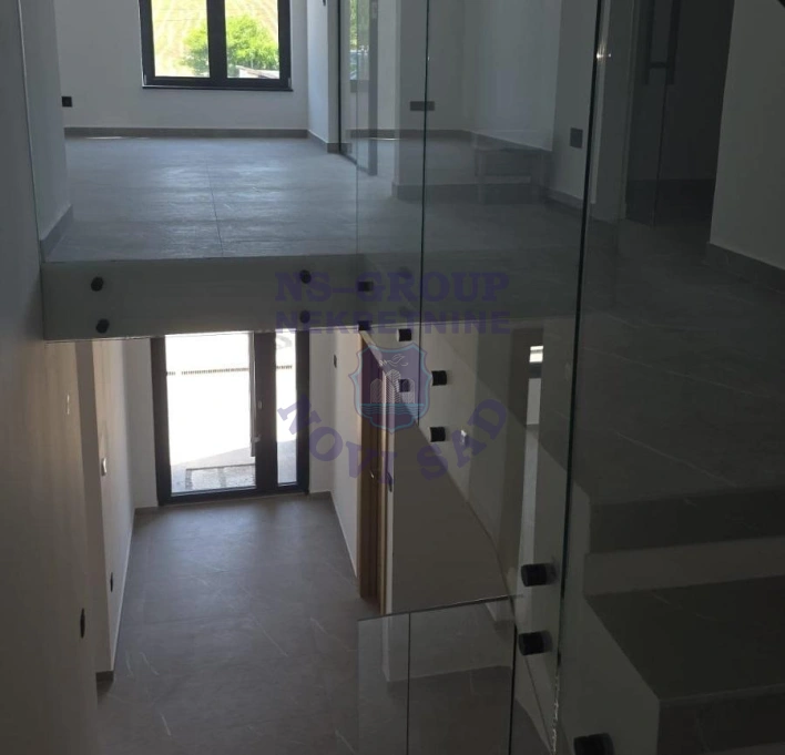 lokal za izdavanje Petrovaradin 600m2 16779