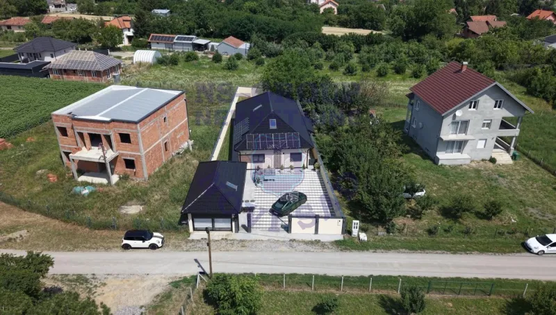 kuca na prodaju Petrovaradin 165m2 573464