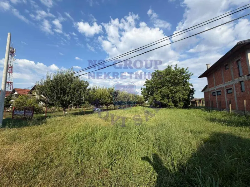 plac na prodaju Bački Jarak 689m2 574039