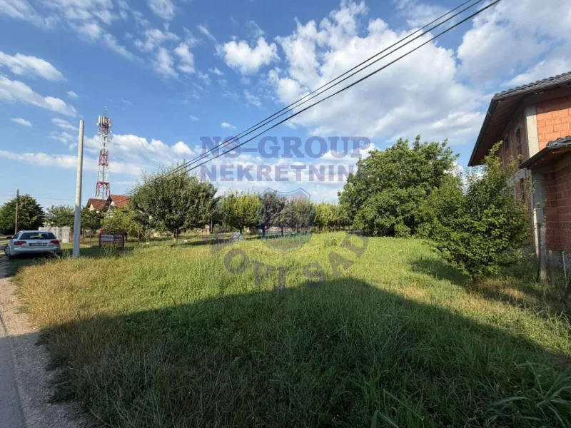 plac na prodaju Bački Jarak 689m2 574039