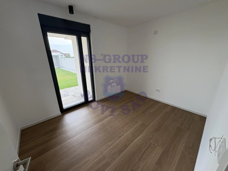 kuca na prodaju Sremska Kamenica 371m2 552873