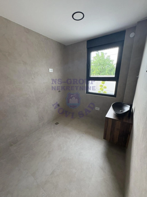kuca na prodaju Sremska Kamenica 371m2 552873