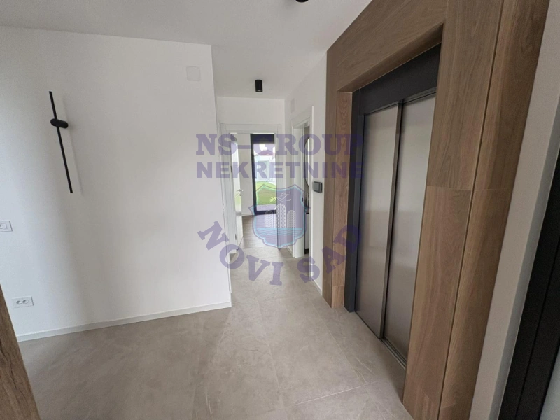 kuca na prodaju Sremska Kamenica, 371m2 552873