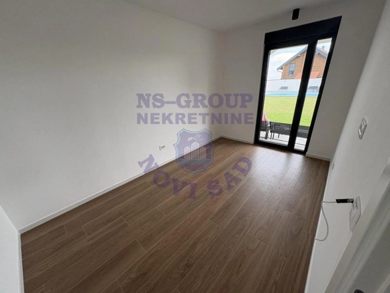 kuca na prodaju Sremska Kamenica 371m2 552873