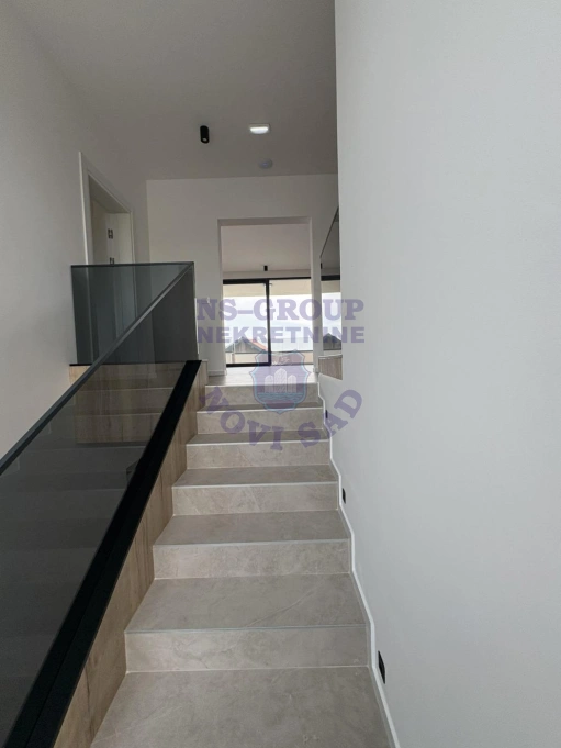 kuca na prodaju Sremska Kamenica 371m2 552873