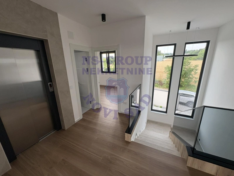 kuca na prodaju Sremska Kamenica 371m2 552873