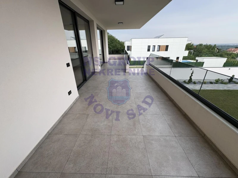 kuca na prodaju Sremska Kamenica 371m2 552873