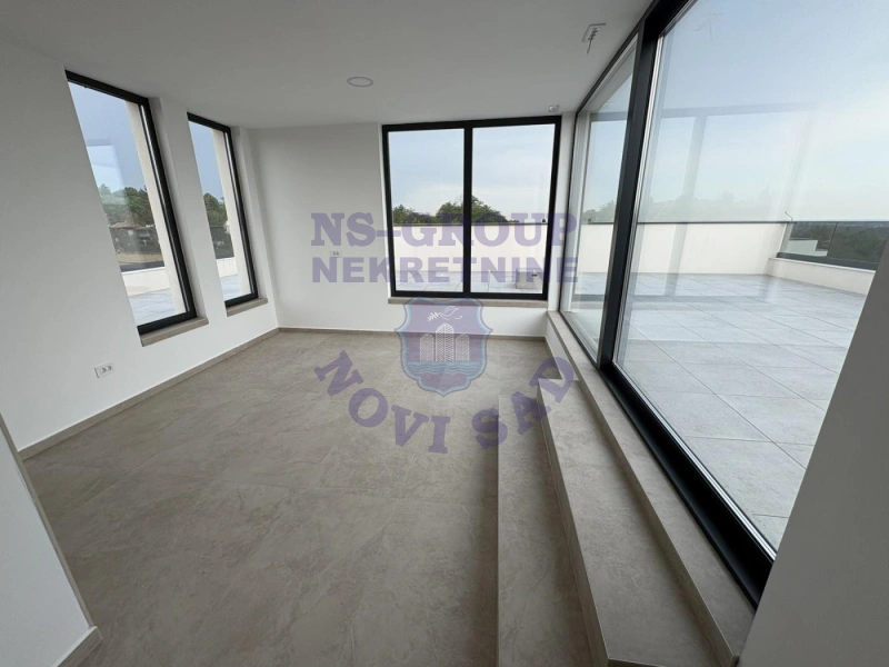 kuca na prodaju Sremska Kamenica 371m2 552873