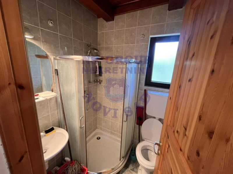 kuca na prodaju Sremska Kamenica 22m2 574154