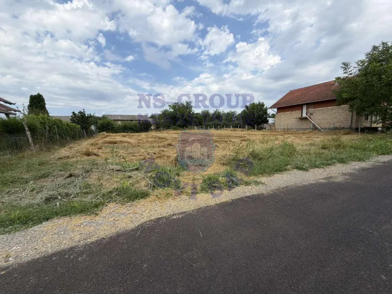 plac na prodaju Kać 743m2 574481