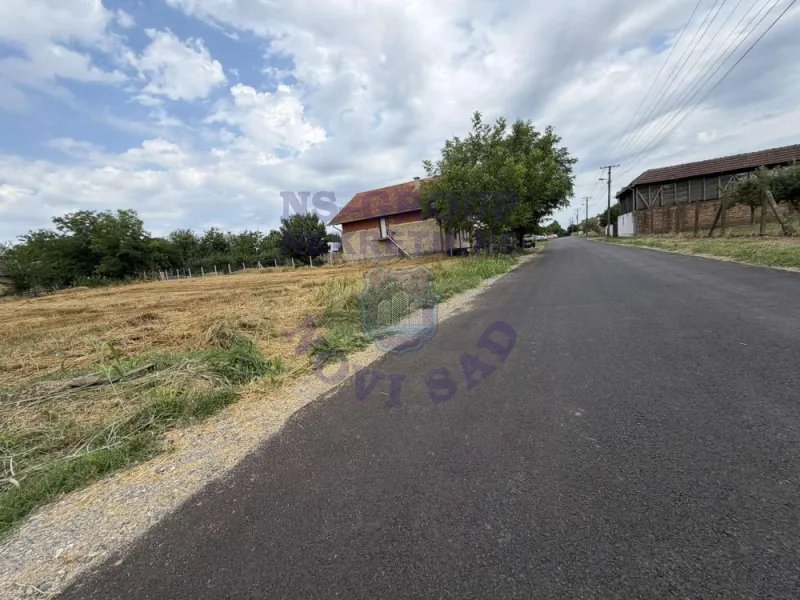 plac na prodaju Kać 743m2 574481