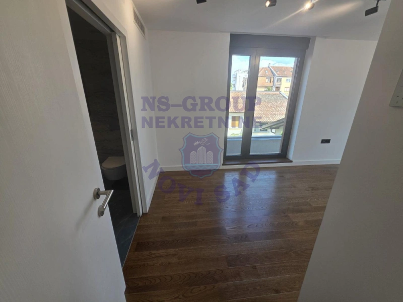 stan na prodaju Novi Sad 368m2 574192