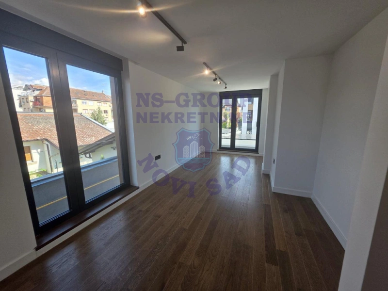 stan na prodaju Novi Sad 368m2 574192