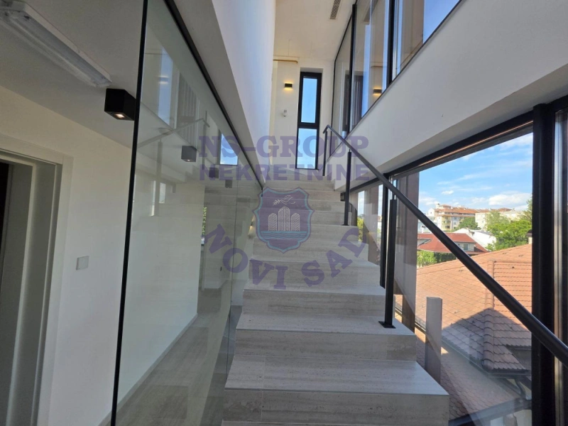 stan na prodaju Novi Sad 430m2 574195