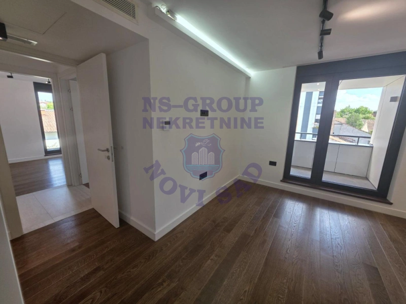 stan na prodaju Novi Sad 368m2 574192