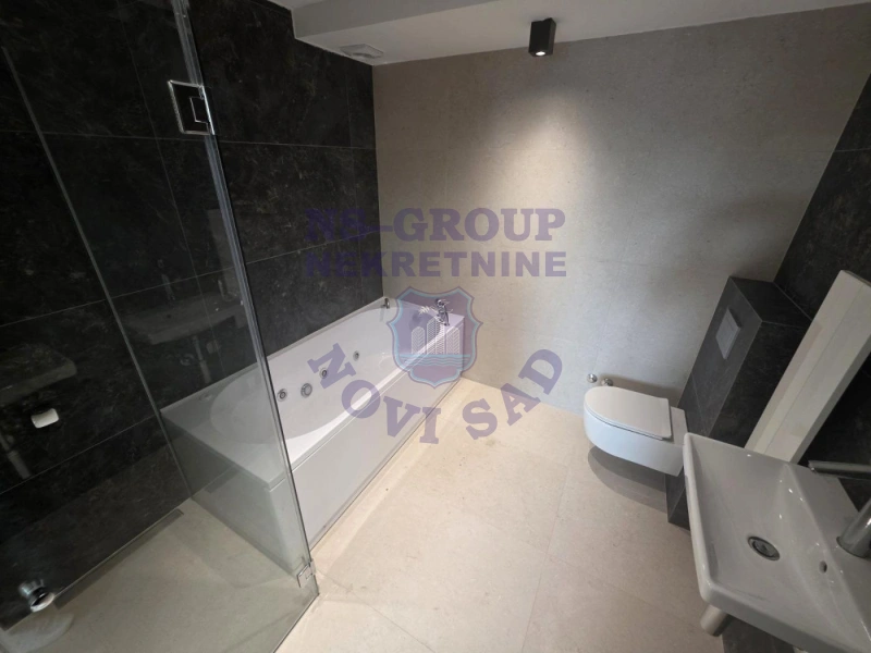 stan na prodaju Novi Sad 368m2 574192