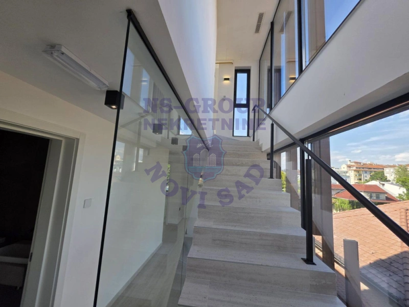 stan na prodaju Novi Sad 430m2 574195